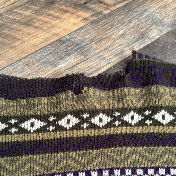 ROMWE l Women's Patterned Sweater Crop Off the Shoulder - Picture 6 of 6